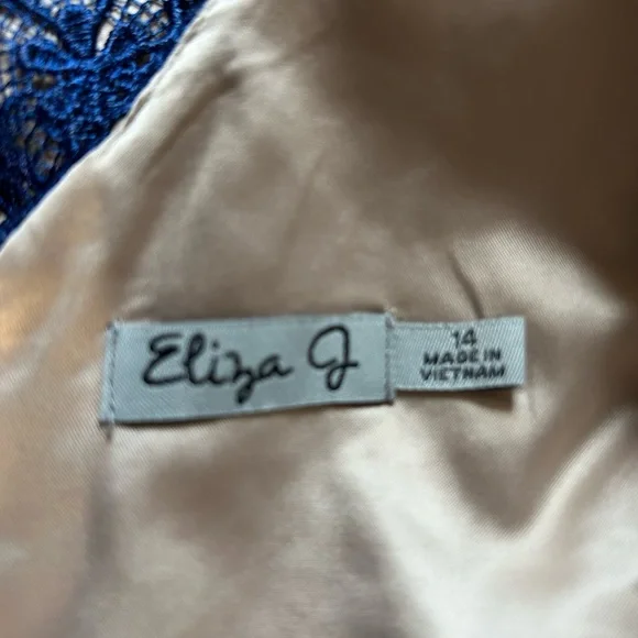 Elegant Blue Lace Dress with full lining. - Picture 4 of 12